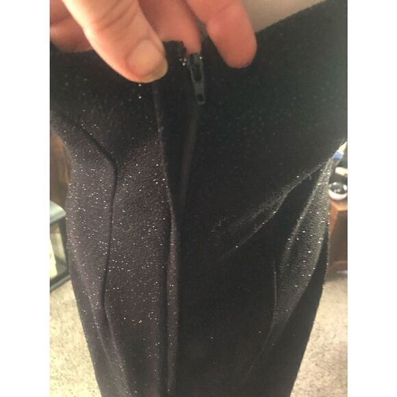 Scott McClintock sparklingbody hugging gown hidden zipper down the back. Size - Picture 5 of 13